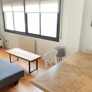 https://apartment-with-sea-views-next-to-the-beach-of-mar-bella.topbarcelonahotels.com
